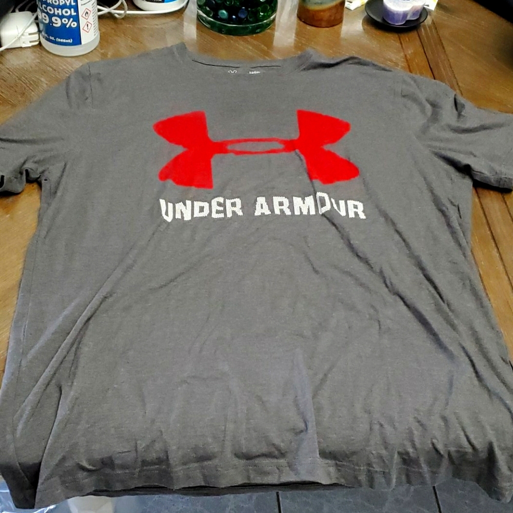 Under Armour Tshirt
